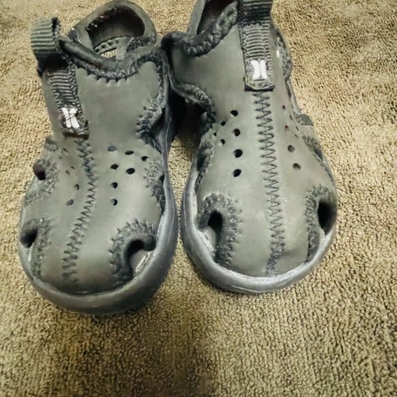 BUNDLE - Five Kids Shoes - US Size 5 - 7 - Picture 8 of 15